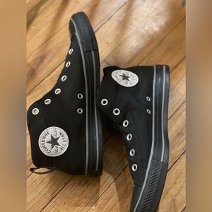 Converse All Star Men 9, Women 11